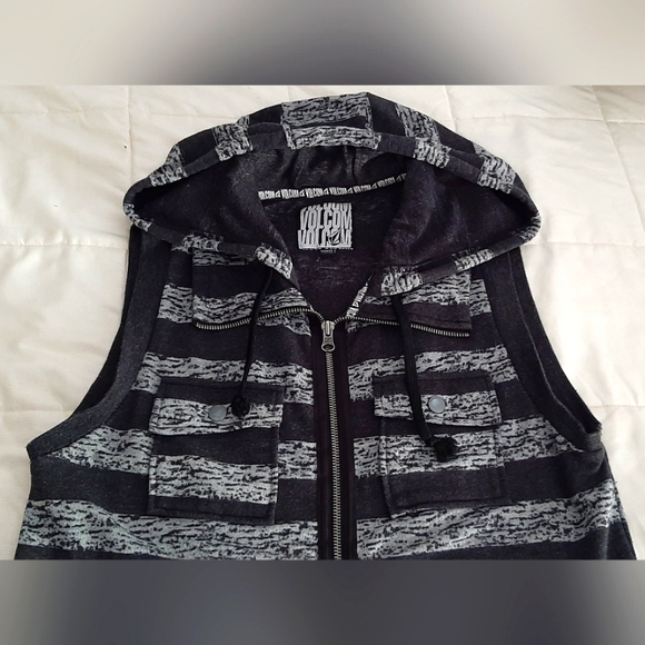 Volcom Thrasher Zip Vest - Picture 2 of 8